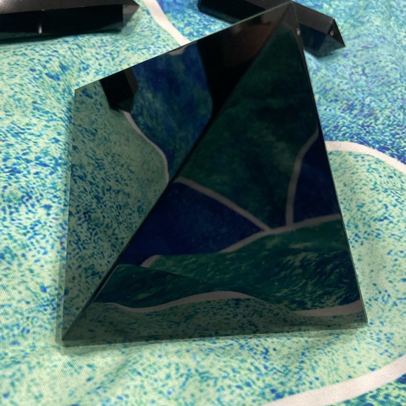 Black crystal pyramid and points - Picture 8 of 9